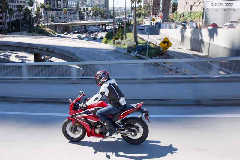 2021 Honda CBR300R in Spencerport, New York - Photo 4
