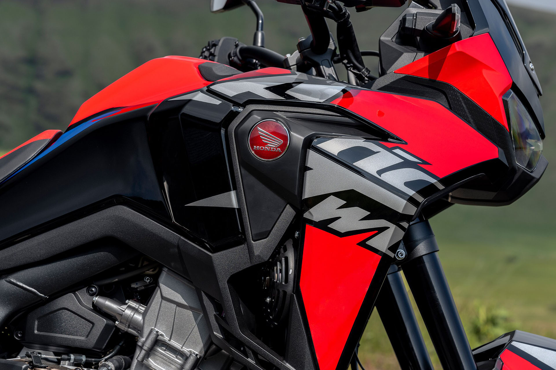 2022 Honda Africa Twin in Spencerport, New York - Photo 7