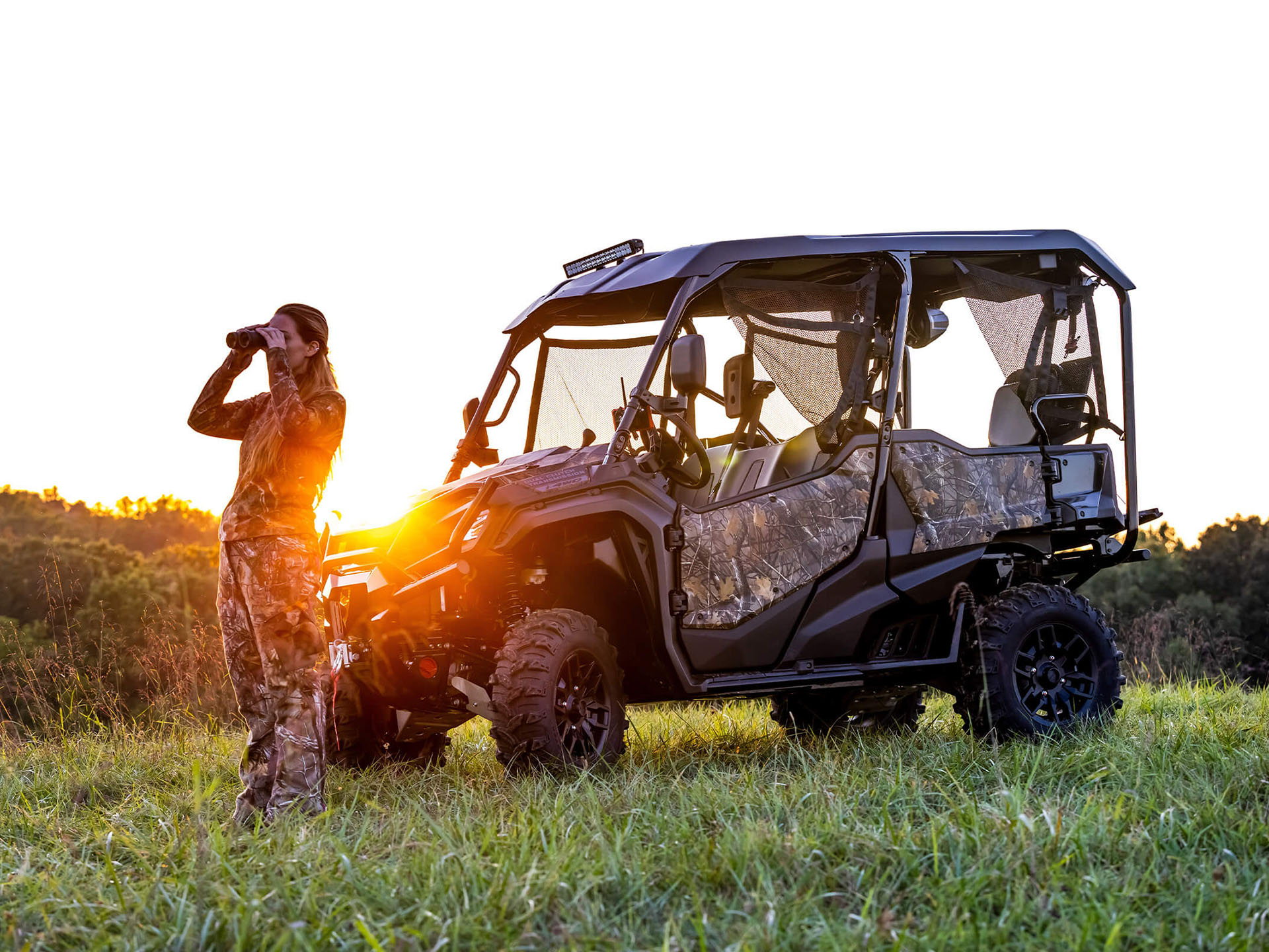 2023 Honda Pioneer 1000-5 Deluxe in Spencerport, New York - Photo 3