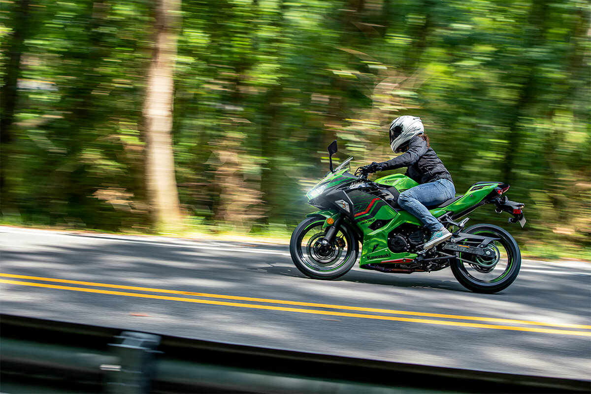 2023 Kawasaki Ninja 400 ABS KRT Edition in Spencerport, New York - Photo 12