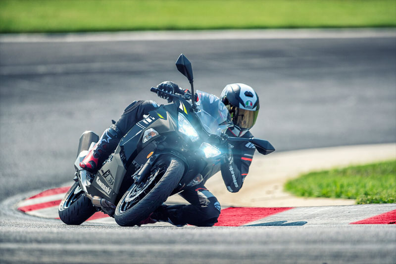 2022 Kawasaki Ninja 400 ABS in Spencerport, New York - Photo 8