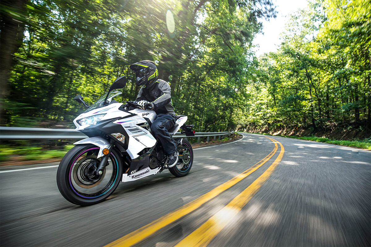 2023 Kawasaki Ninja 400 in Spencerport, New York - Photo 4