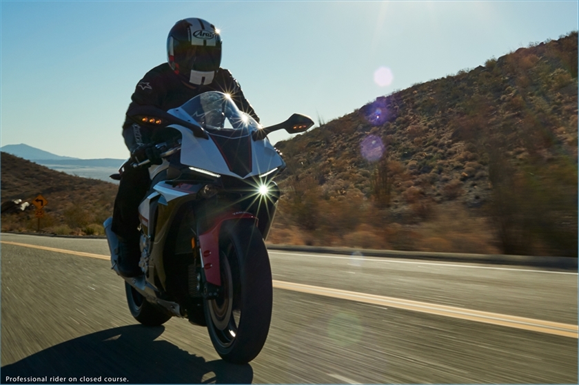 2016 Yamaha YZF-R1S in Spencerport, New York